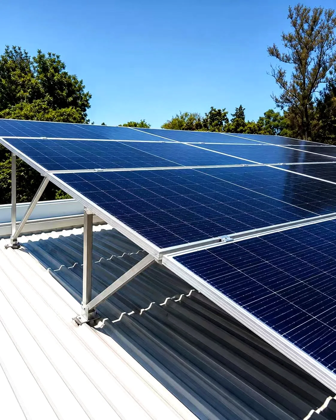 Hybrid vs Grid-Tied Inverter